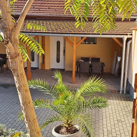 Paradise Apartmanhaz Еґер Екстер'єр фото